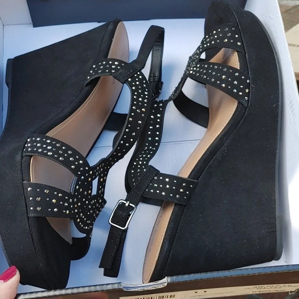 Torrid Black Faux Suede Jewel Platform Wedge Size 11W (1263)